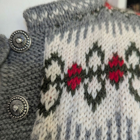 Vtg Nordic Wool Sweater Classic Fair Isle Metal Buttons Cream Gray Red - Picture 2 of 10
